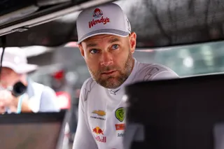 Watch: Shane van Gisbergen takes off steering wheel mid-race at Indianapolis