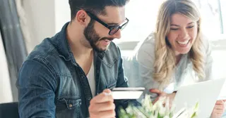 Use the Right Card for Holiday Gifts (Save Hundreds on Interest)
