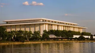 Kennedy Center Must Remove Trump’s Name, Judge Orders