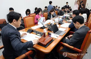 Parliamentary subcommittee passes bill to speed up review of fast-track bills