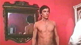 OMG, he’s naked RETRO EDITION: Denis Karvil and Hervé Watine in “Je prends la chose… du bon côté !” (1973)