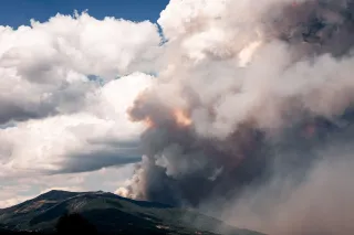 Directo | Sigue la evolución de los incendios forestales en España: más de 120.000 desalojados por los fuegos de Madrid, Ávila y Castellón