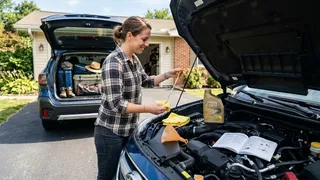 Tips Mengecek Oli Mesin Sebelum Road Trip Akhir Pekan, Jangan Sampai Mesin Bermasalah di Tengah Perjalanan