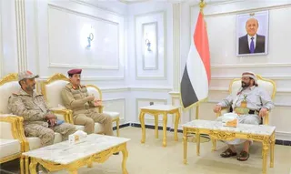 العرادة يؤكد خلال لقائه وزير الدفاع ورئيس الأركان أن الدفاع عن الجمهورية معركة مصيرية ويشدد على رفع الجاهزية