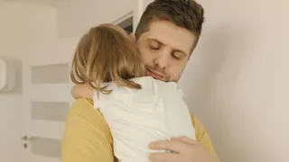 10 Dinge, die einfühlsame Eltern ihrem Kind nach einer Verletzung niemals sagen sollten